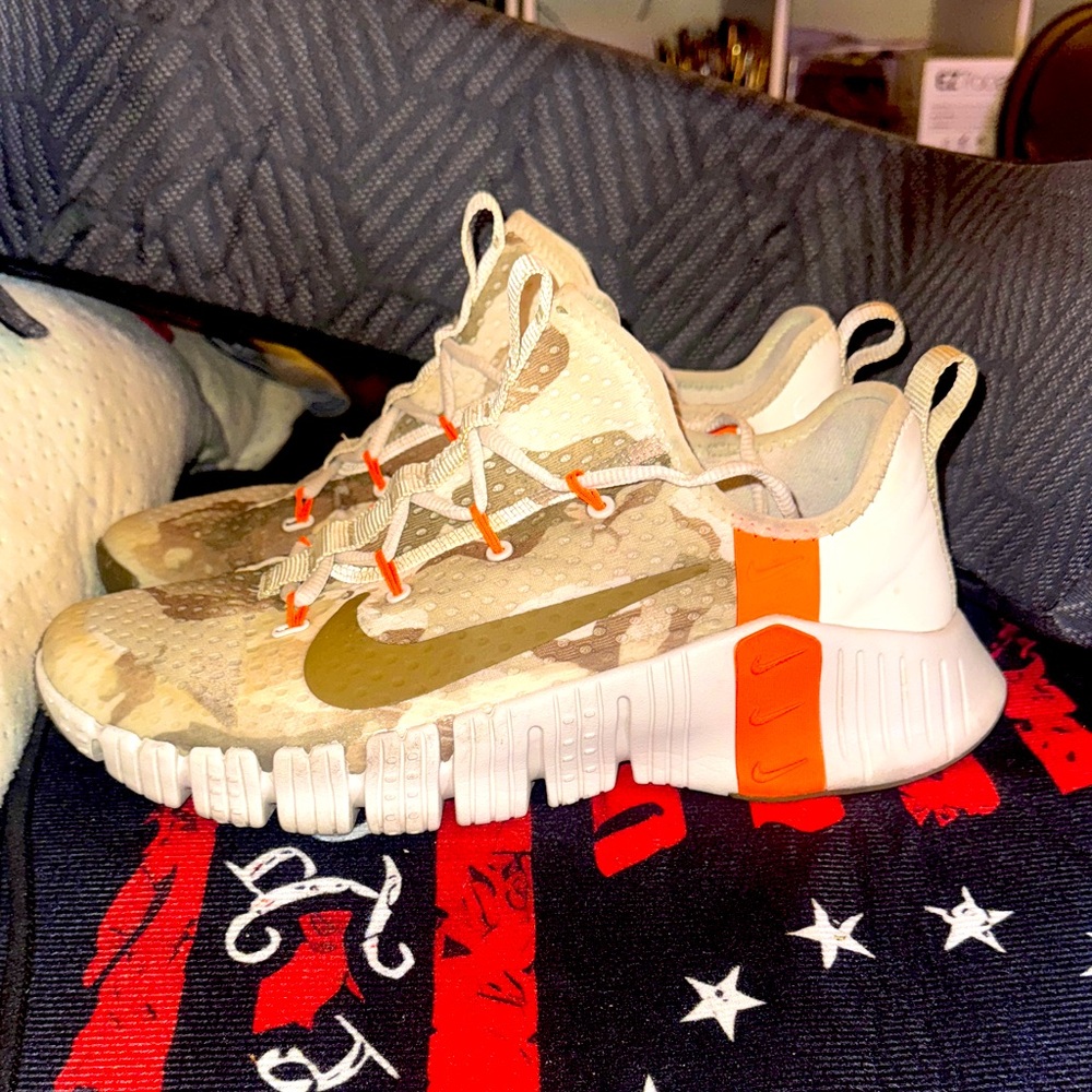 Nike Metcon. Size 12. Cool shoes!